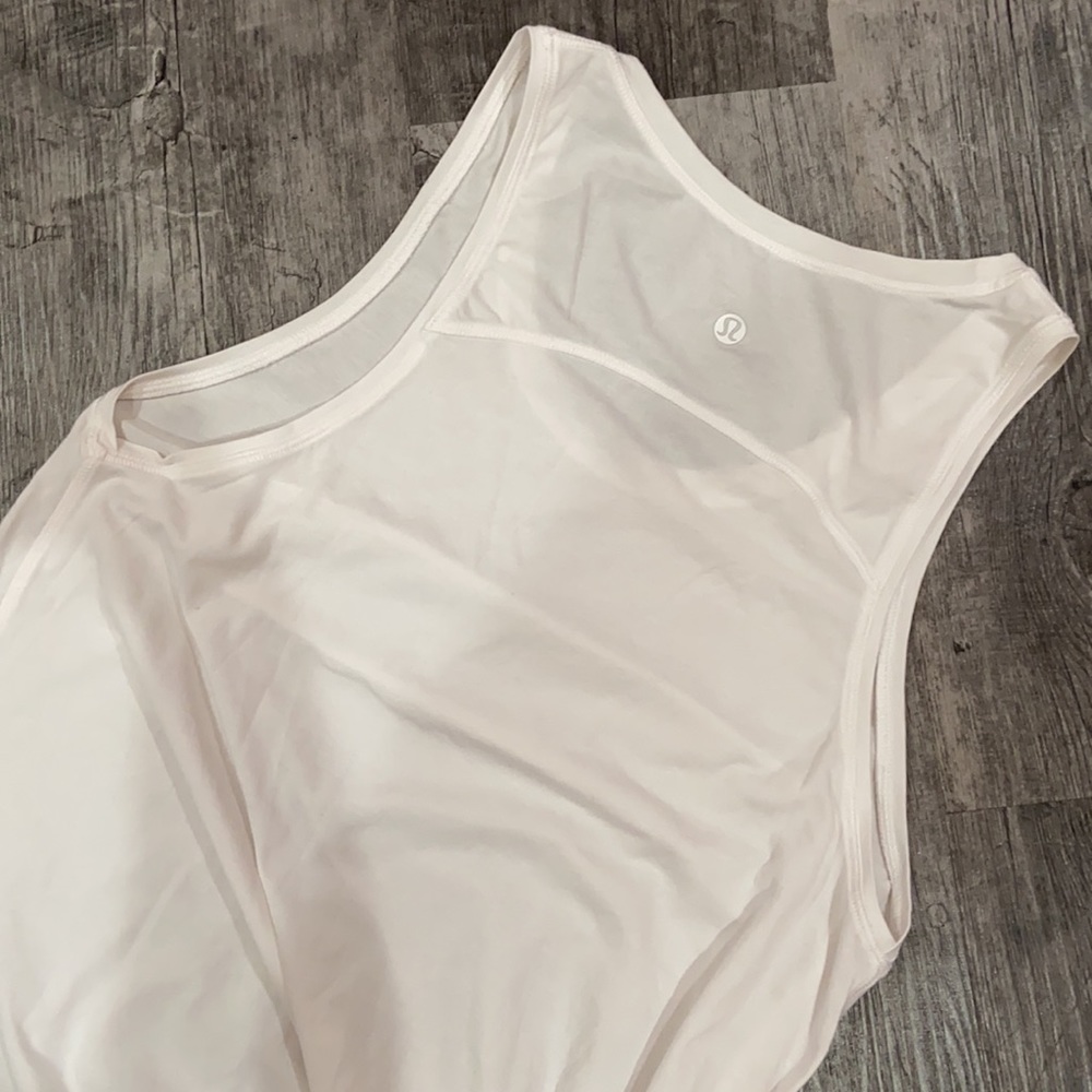 Women’s Lululemon Too White SIZE 4